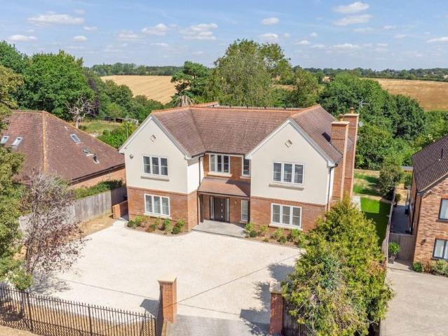 House for sale in Chartridge