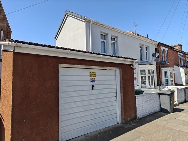 House for sale in Queens Park, Bedford