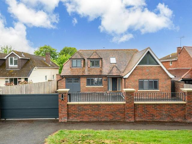 House for sale in Holywell, Studham