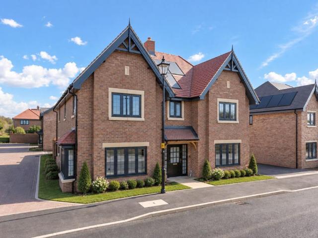 House for sale in Toddington, Central Bedfordshire