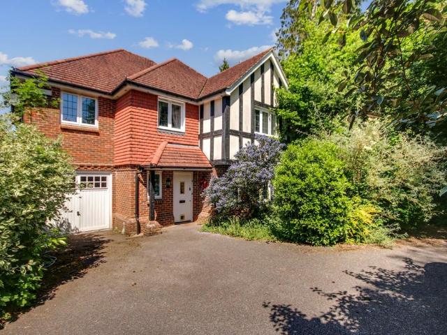House for sale in Hillview, Surrey