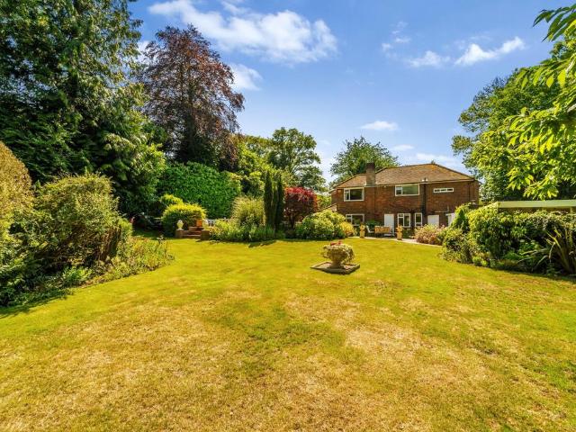 House for sale in Oxted, Hillview