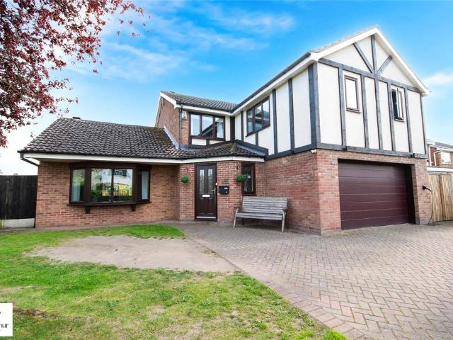 House for sale in Rossington, South Yorkshire