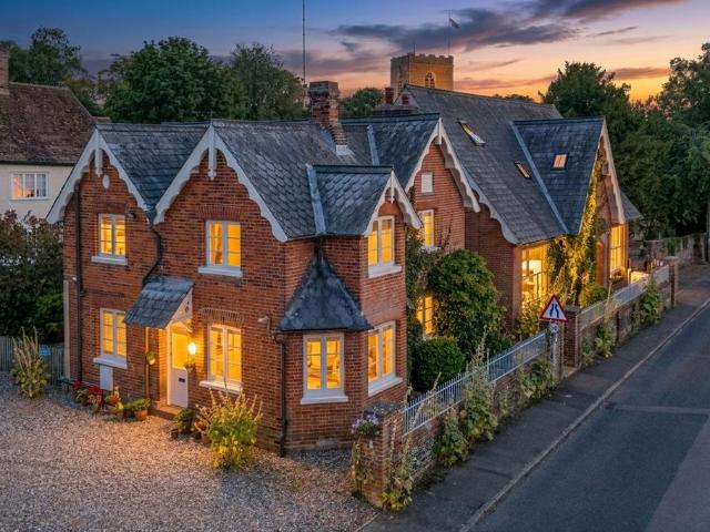 House for sale in Chipping Hill, Essex