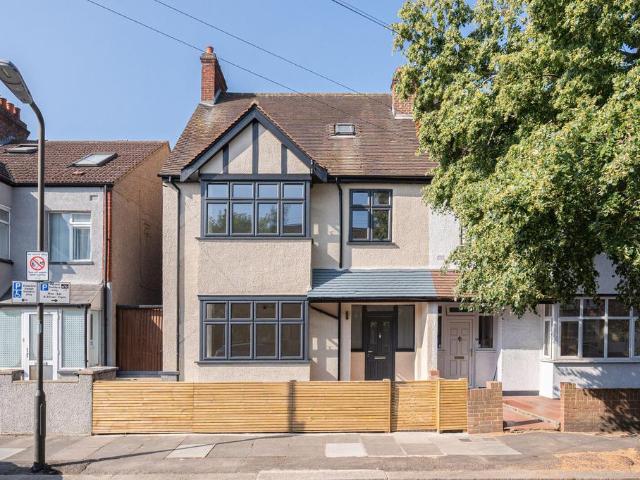 House for sale in London Borough of Merton, Mitcham