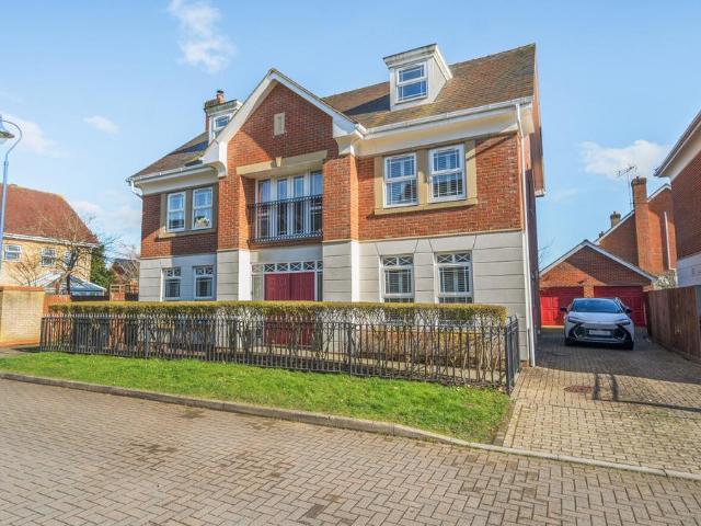 House for sale in Dettingen Park, Deepcut
