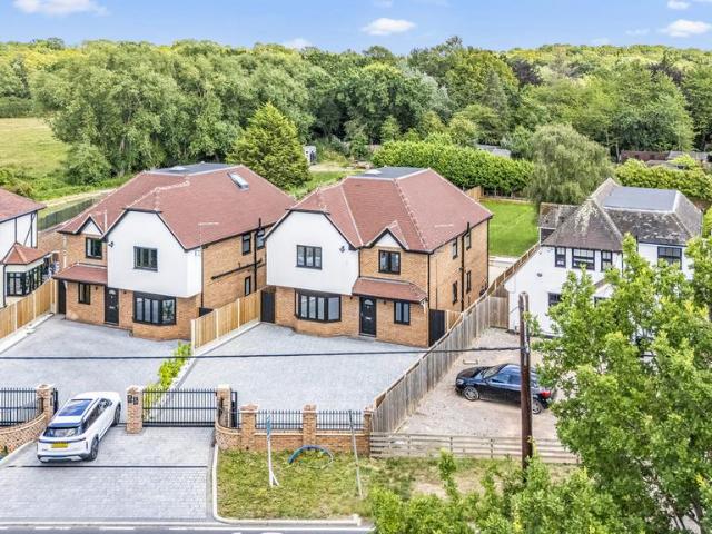 House for sale in Lambourne, Epping