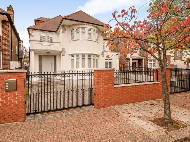 House for sale in Brondesbury, Greater London