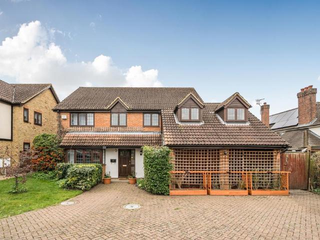 House for sale in Pachesham Park, Surrey