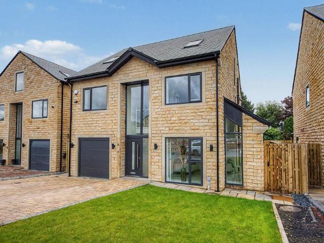 House for sale in Wardle, Burnedge
