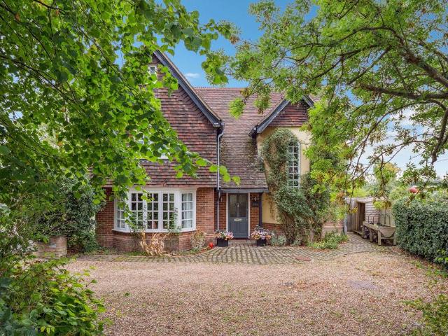 House for sale in Weston Turville, Buckinghamshire