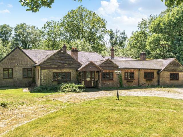 House for sale in East Hill, The Butts