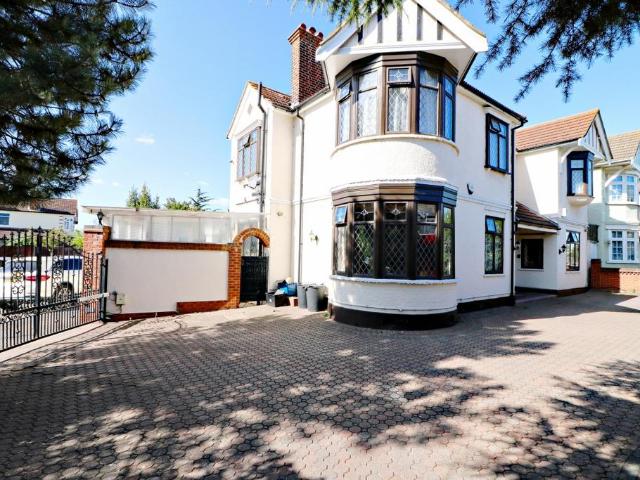 House for sale in London Borough of Redbridge, Greater London