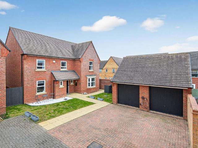 House for sale in Priors Hall Park, Weldon