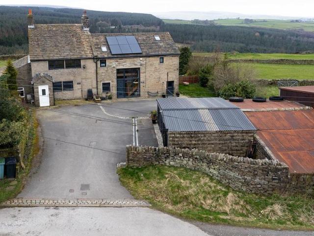 House for sale in Holme Valley, Hade Edge