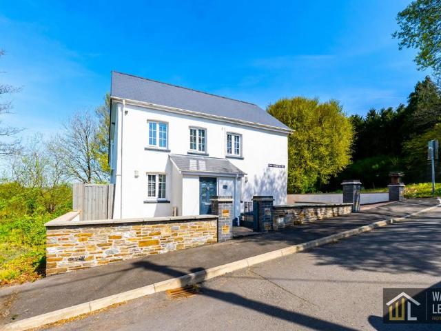 House for sale in Woodfieldside, Croespenmaen