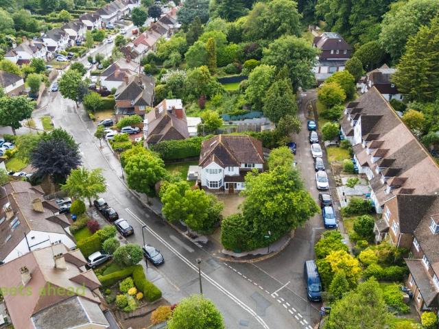 House for sale in London Borough of Croydon, Selsdon