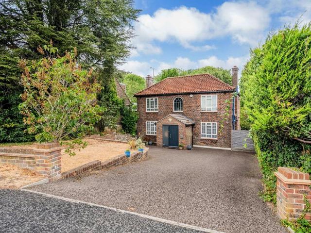 House for sale in Hillview, Surrey