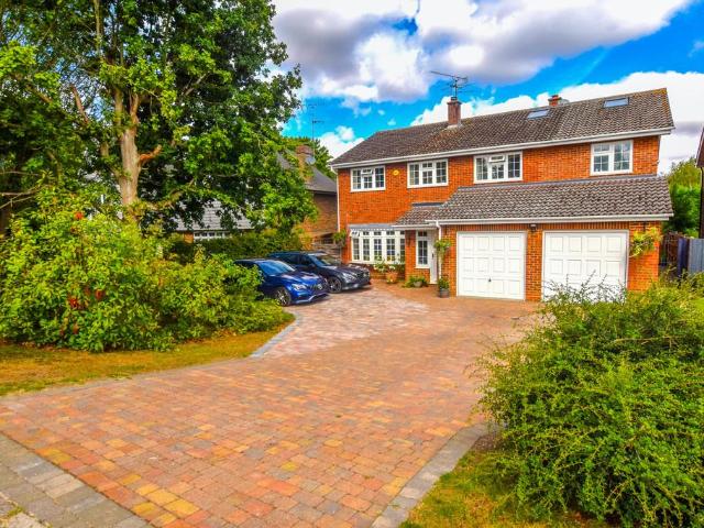 House for sale in Felsted, Duton Hill