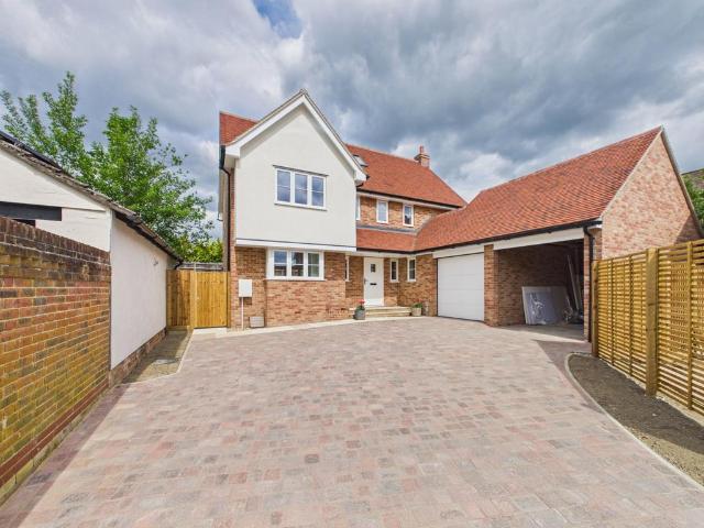 House for sale in Chipping Hill, Essex