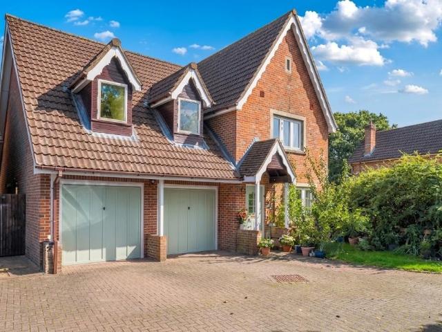 House for sale in Eastcourt, Burbage