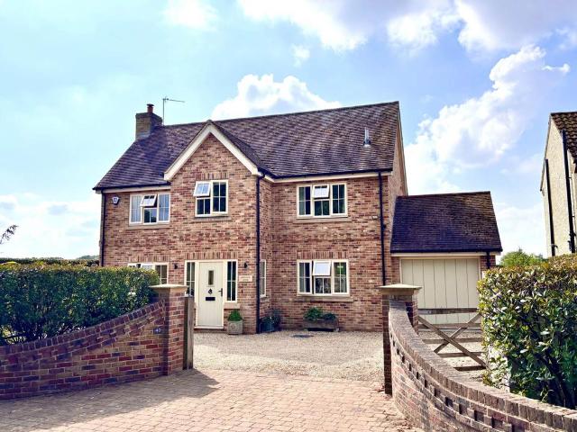 House for sale in Eastcourt, Burbage