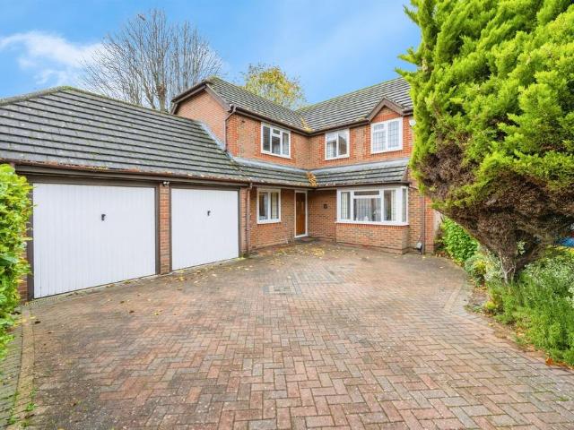 House for sale in Spring Park, Luton