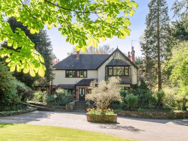 House for sale in London Borough of Croydon, Kenley