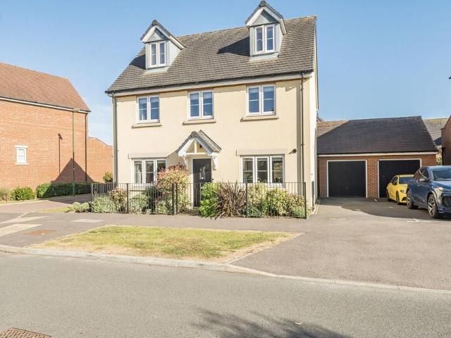 House for sale in Littlecote, West Sussex