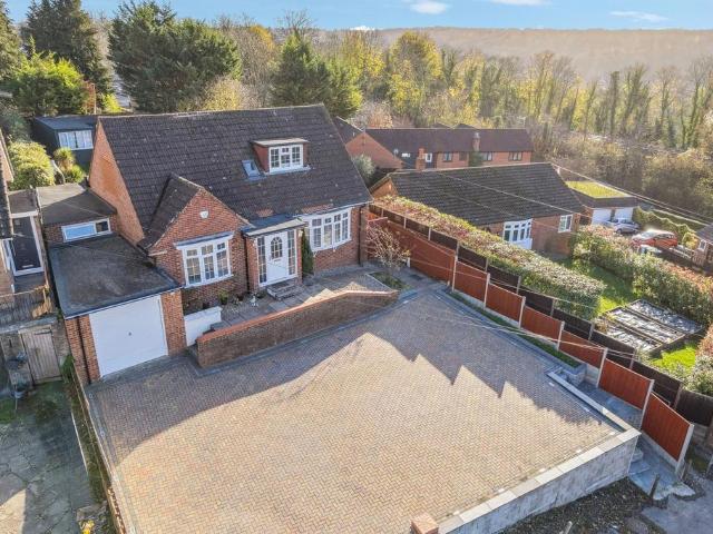 House for sale in Chepping Wycombe, Loudwater
