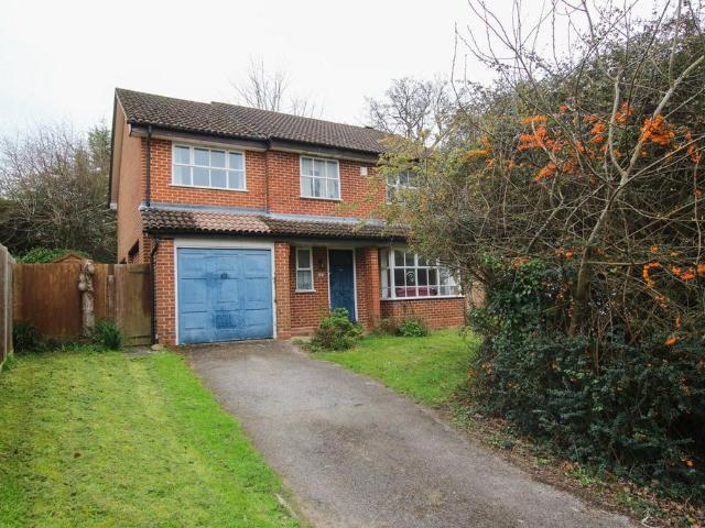 House for sale in Emmbrook, Wokingham