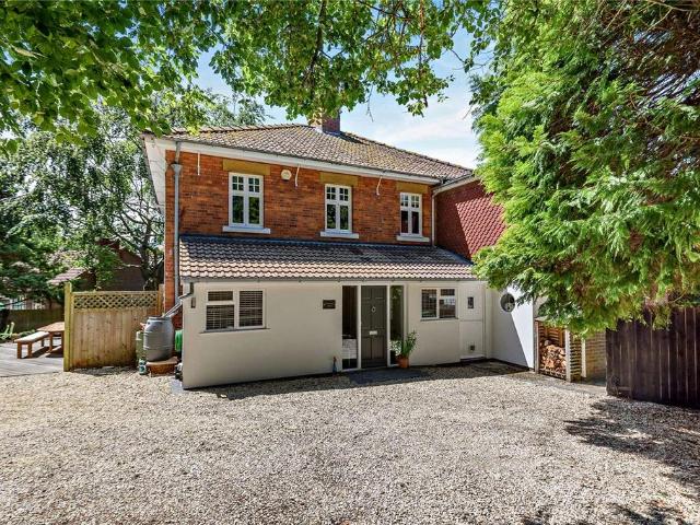 House for sale in Wash Common, Enborne
