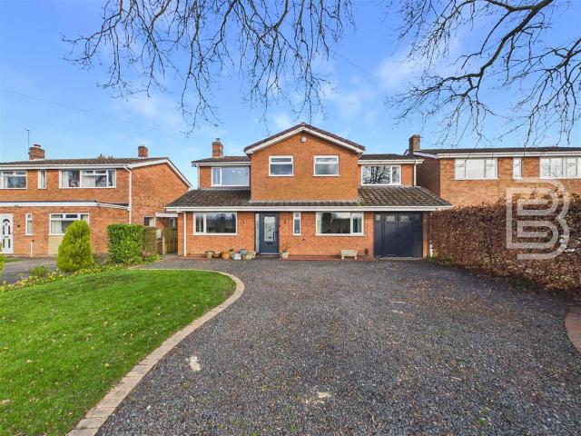 House for sale in Cawston, New Bilton