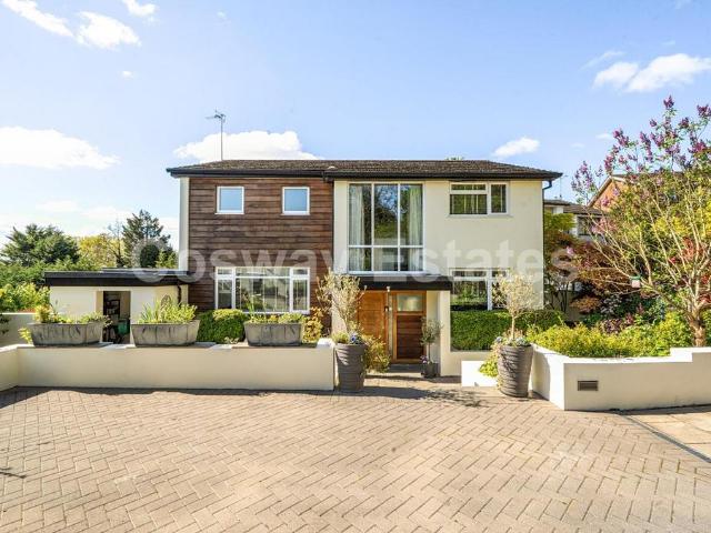 House for sale in Mill Hill, Greater London