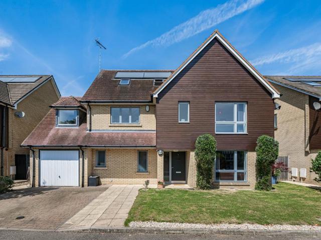 House for sale in Caterham on the Hill, Hillview