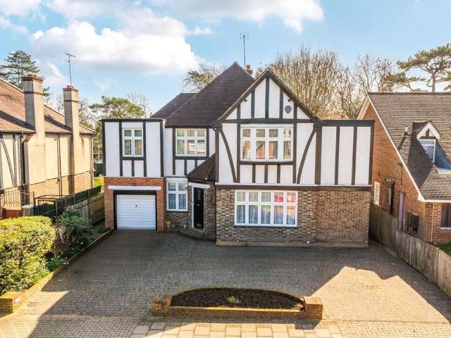 House for sale in Little Stanmore, Greater London