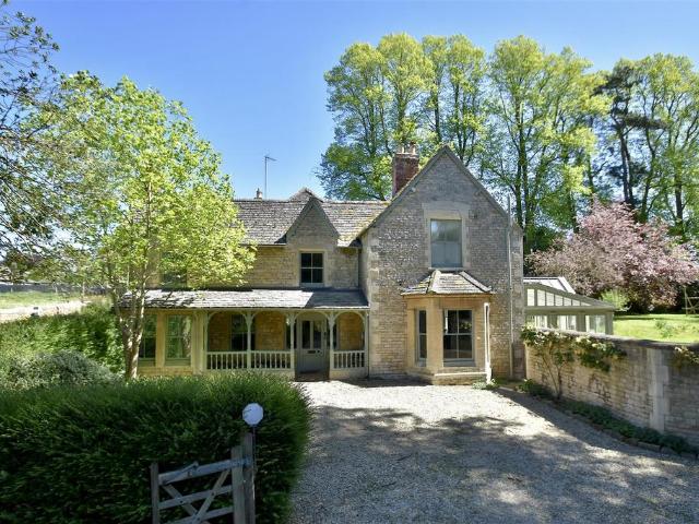House for sale in Evershot, Oxfordshire