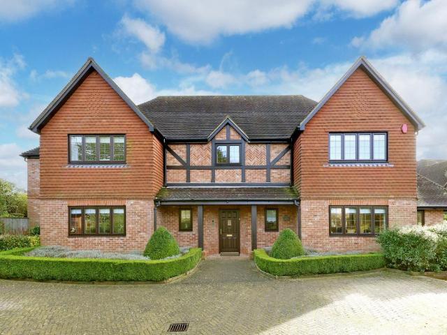 House for sale in Beaconsfield, Knotty Green