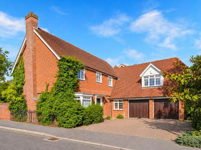 House for sale in London Borough of Redbridge, Greater London