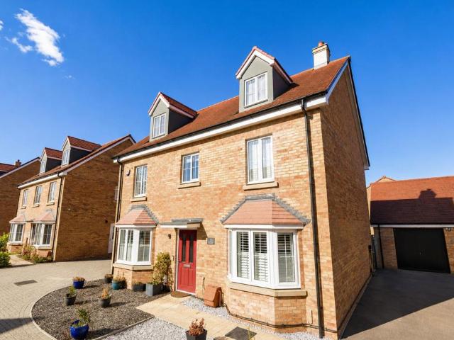 House for sale in Kingsmead, Shenley Brook End
