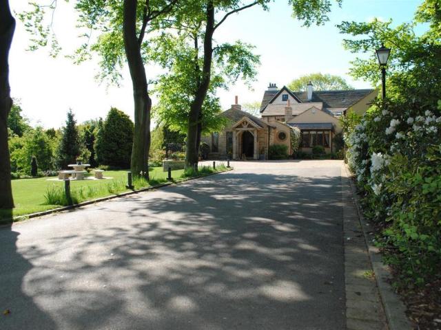 House for sale in Mirfield, West Yorkshire