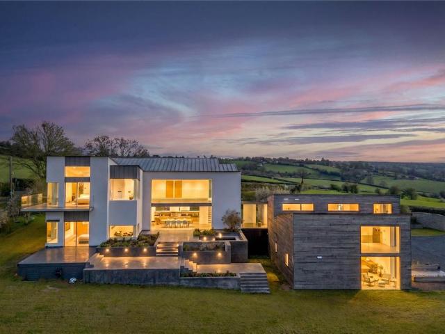 House for sale in Froggatt, East Midlands