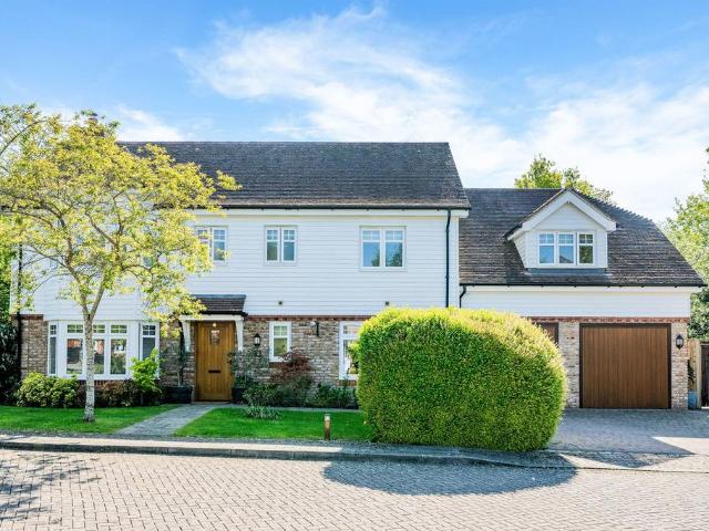 House for sale in Hillview, Surrey