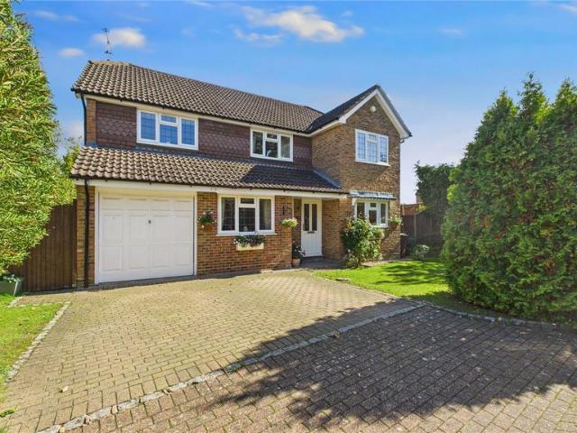 House for sale in Heol-las, Surrey