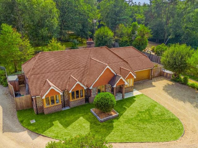 House for sale in Finchampstead