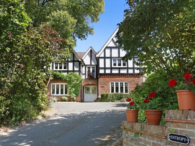 House for sale in Beaconsfield, Forty Green