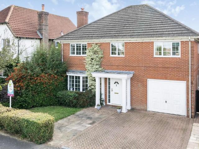House for sale in Hawkinge, Folkestone