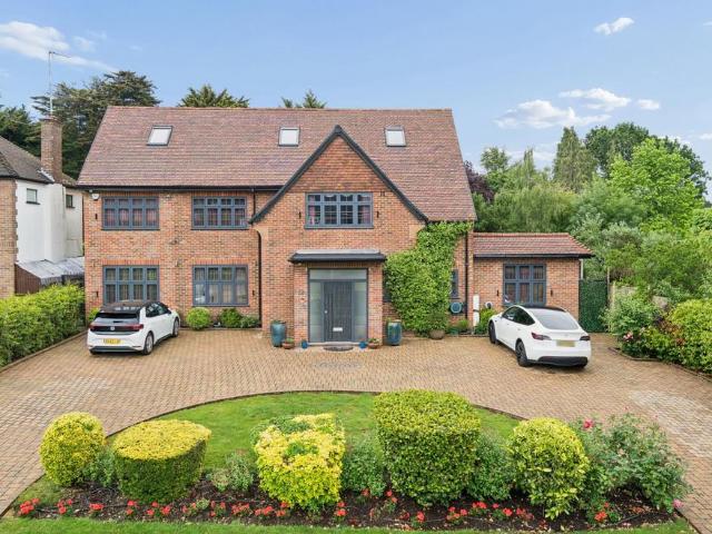 House for sale in Northwood, Greater London