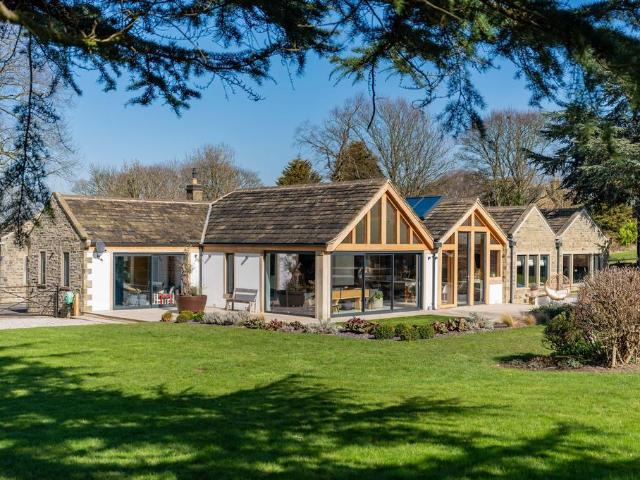 House for sale in Shelley, Shepley