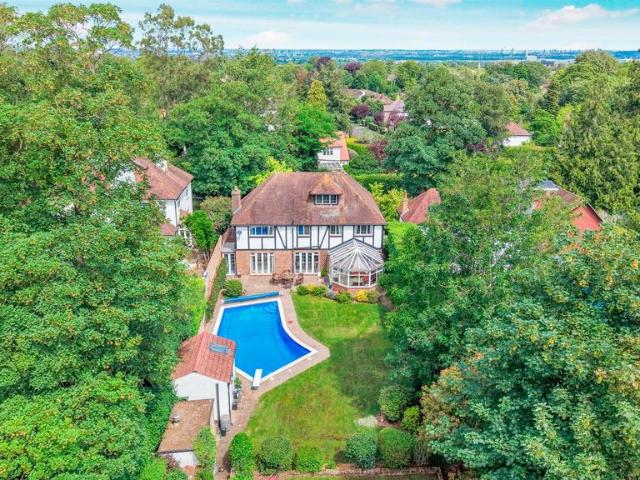 House for sale in Carshalton-on-the-Hill, Greater London